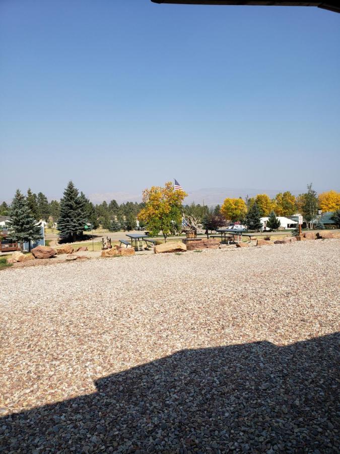 Flaming Gorge Resort Dutch John エクステリア 写真