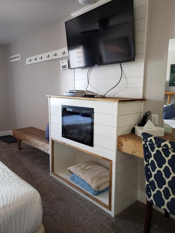 Flaming Gorge Resort Dutch John エクステリア 写真