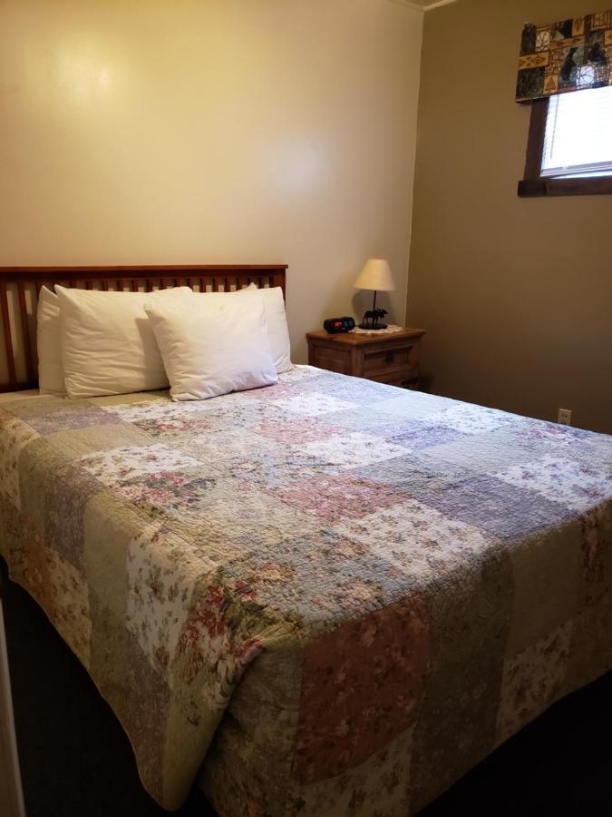 Flaming Gorge Resort Dutch John エクステリア 写真