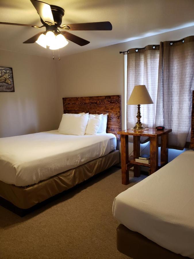 Flaming Gorge Resort Dutch John エクステリア 写真