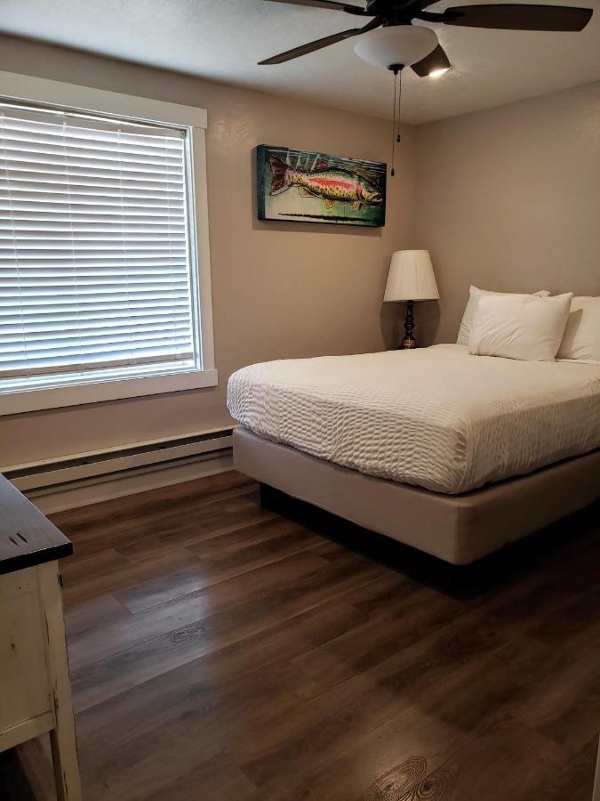 Flaming Gorge Resort Dutch John エクステリア 写真
