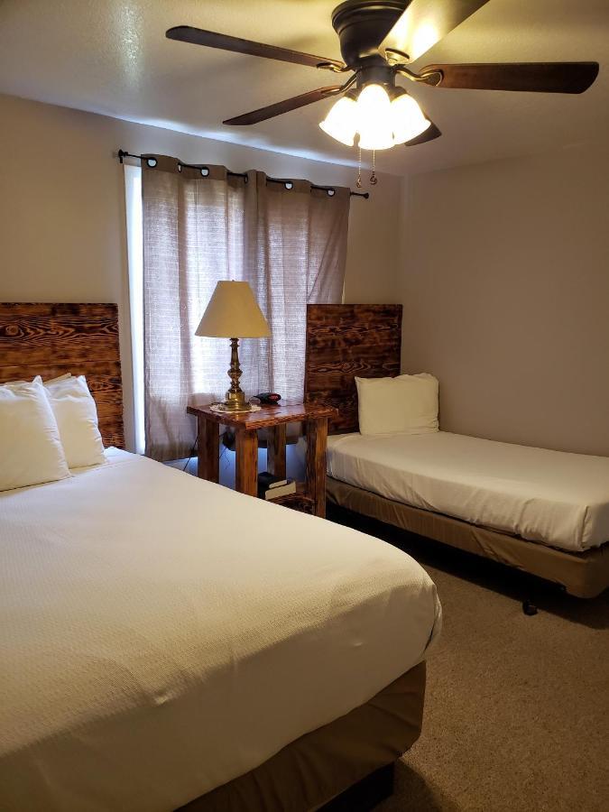 Flaming Gorge Resort Dutch John エクステリア 写真