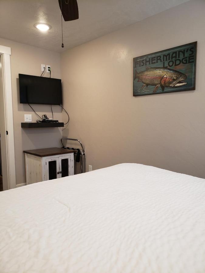 Flaming Gorge Resort Dutch John エクステリア 写真
