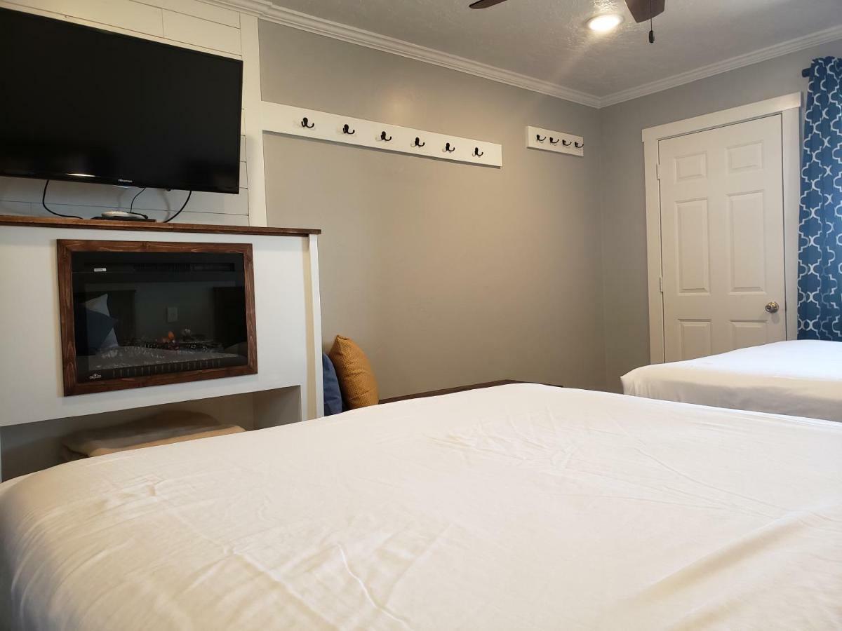 Flaming Gorge Resort Dutch John エクステリア 写真
